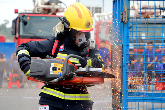 縱深滅火救援操練比賽現(xiàn)場。黃結(jié)攝