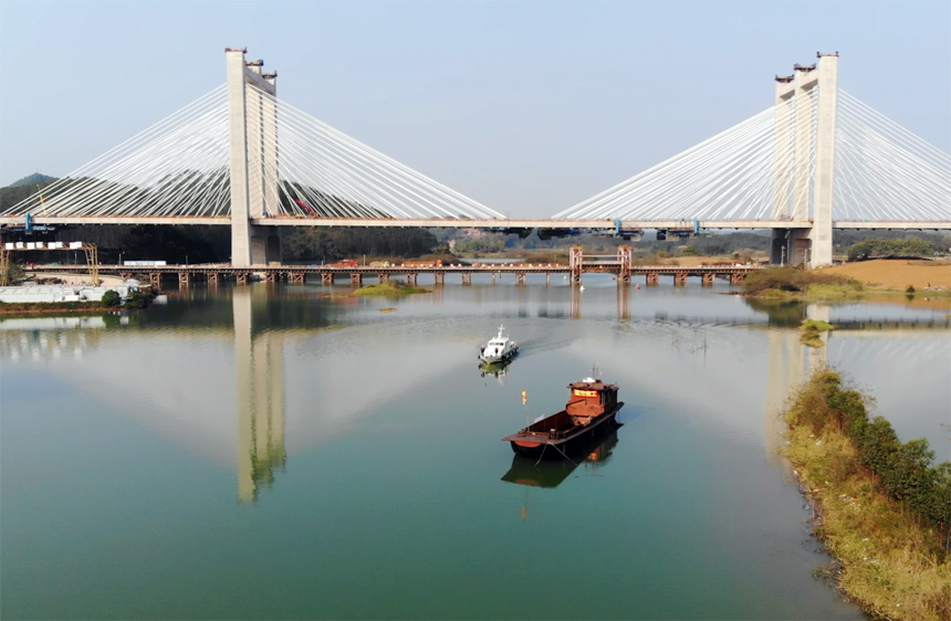 沙坪河特大橋合龍全貌。