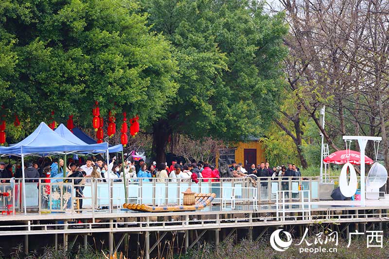 免費(fèi)開放后，象山景區(qū)受到更多游客青睞。人民網(wǎng) 付華周攝