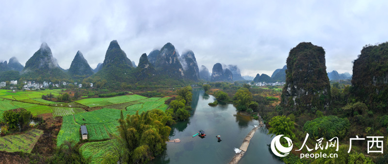 陽(yáng)朔遇龍河詩(shī)畫(huà)般的山水田園美景。人民網(wǎng) 付華周攝