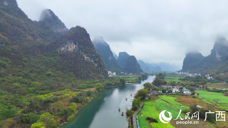 遇龍河竹筏漂流。人民網(wǎng) 付華周攝