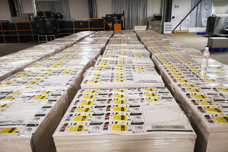 查獲的制假商標。鄧敬超攝