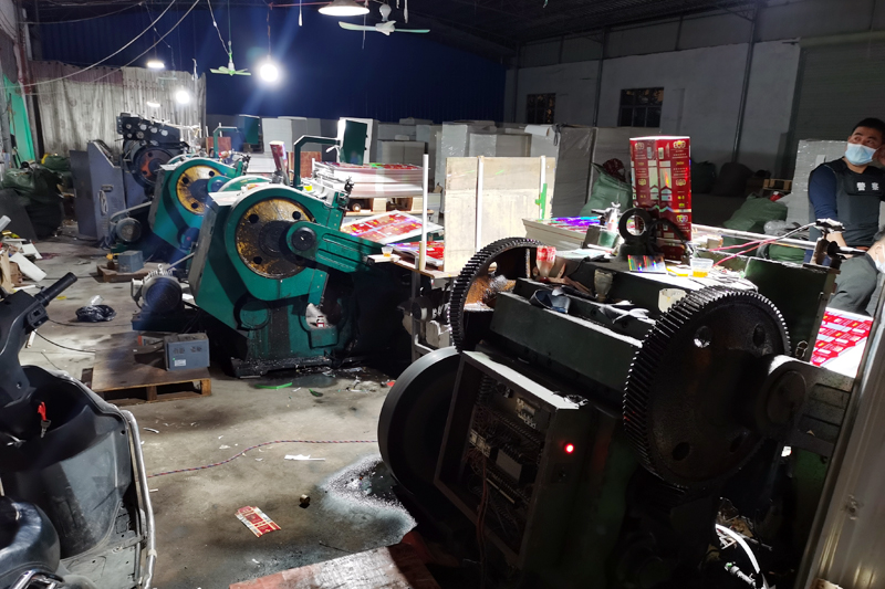 現(xiàn)場查獲的印制非法商標標識的印刷設備。馮海華攝