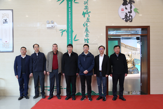 部分與會(huì)代表合影。張曉攝