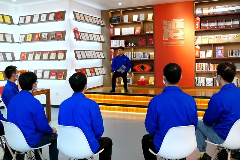 1月9日，鄭志明在“紅灣”參加云閱讀分享活動。廣西黨員教育中心供圖