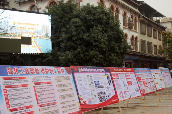 禁毒宣傳欄。張春梅攝