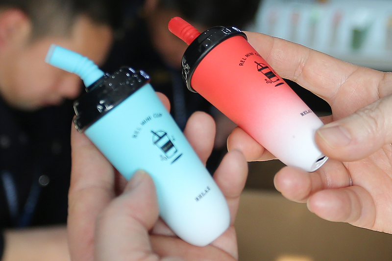 查獲一次性電子煙。樊超龍攝