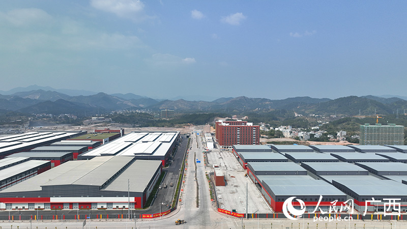 岑溪泰森項目一期廠房。人民網(wǎng) 付華周攝
