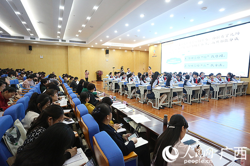 觀摩活動(dòng)現(xiàn)場(chǎng)。人民網(wǎng)記者 彭遠(yuǎn)賀攝