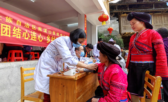 義診活動(dòng)現(xiàn)場(chǎng)。張超群攝