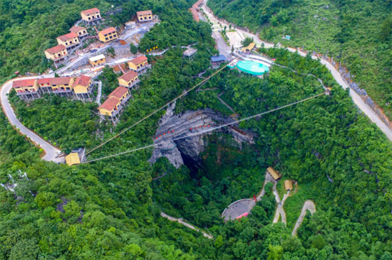 棉花天坑俯瞰圖。吳泰昌攝