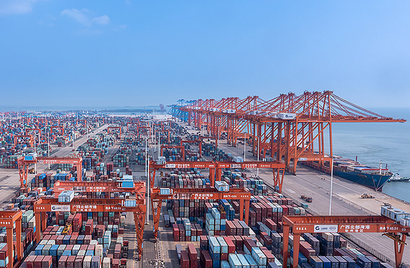 北部灣港欽州港區(qū)集裝箱作業(yè)。北部灣港集團(tuán)供圖
