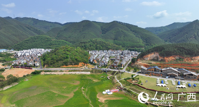 南國鄉(xiāng)村。人民網(wǎng) 付華周攝