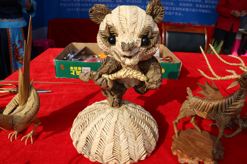 傳統(tǒng)手工藝品展示。莫青青攝