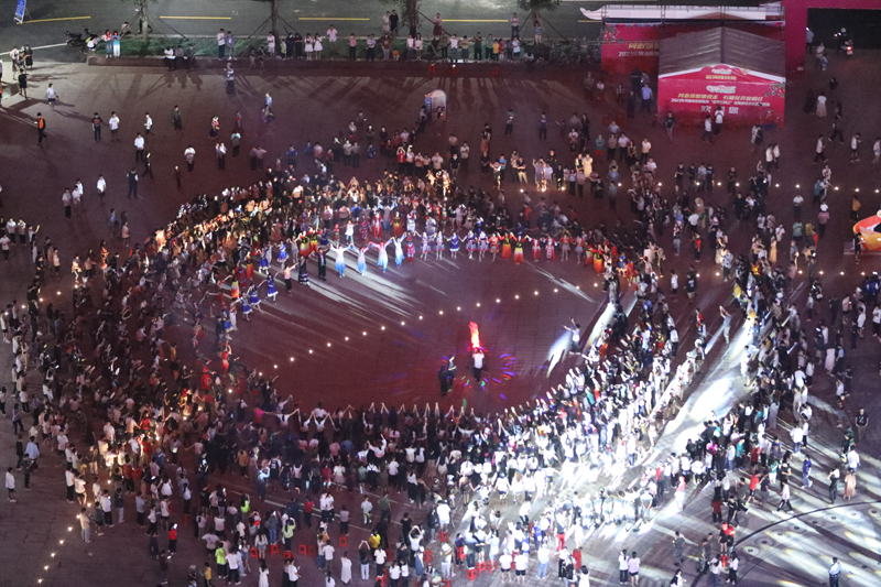 篝火晚會。劉宏壯攝