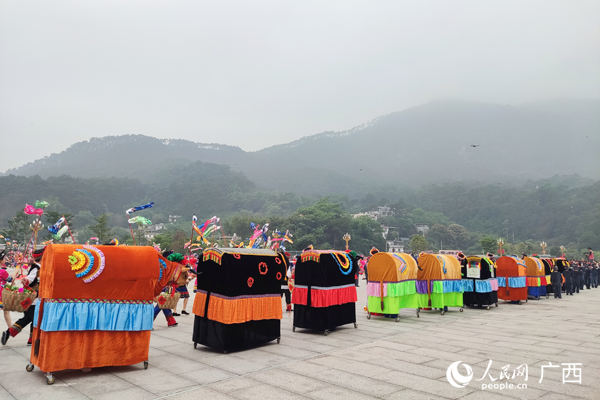 演出現(xiàn)場(chǎng)。人民網(wǎng)記者 王勇攝