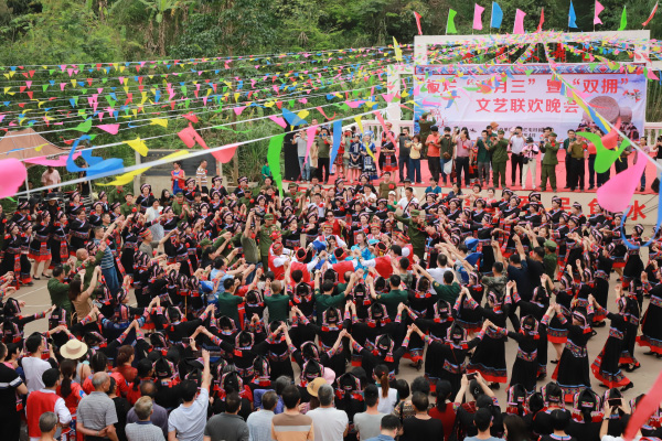 文藝晚會(huì)現(xiàn)場。馬永翔攝
