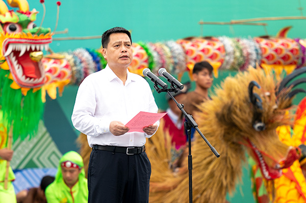 中共南寧市青秀區(qū)委書記黃瑜致歡迎辭。人民網(wǎng)記者 嚴(yán)立政攝