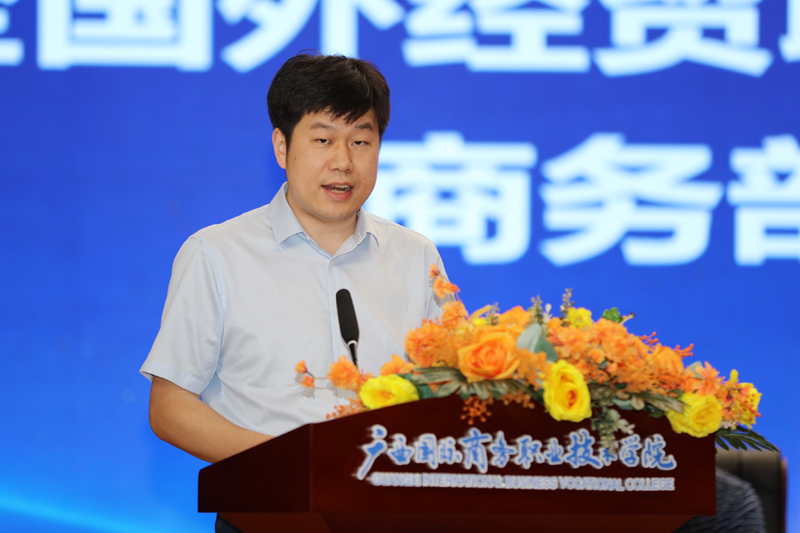 曹翔致辭。梁洪智攝