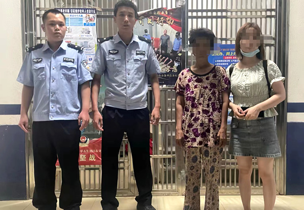 老人與女兒團(tuán)圓。