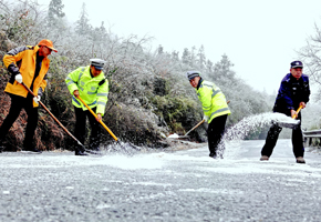 為做好抗冰凍工作，全州民警開展全方位排查。