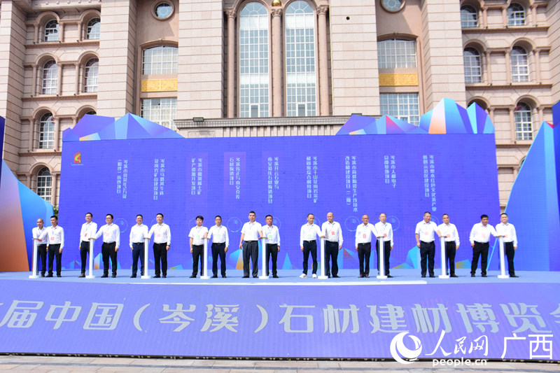 企業(yè)簽約儀式現(xiàn)場。人民網(wǎng) 王功孝攝