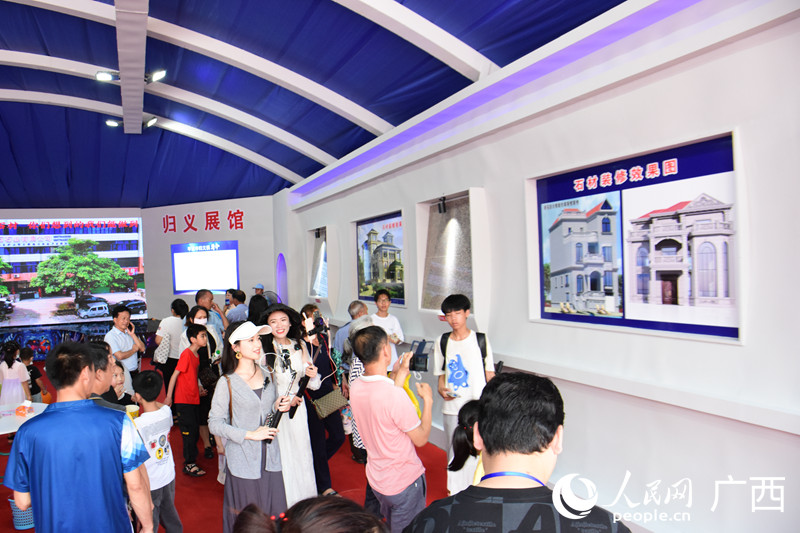 當(dāng)?shù)厥忻駞⒂^展區(qū)。人民網(wǎng) 王功孝攝