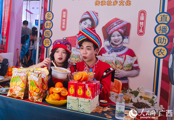 直播現(xiàn)場(chǎng)。人民網(wǎng)記者 陳燕攝