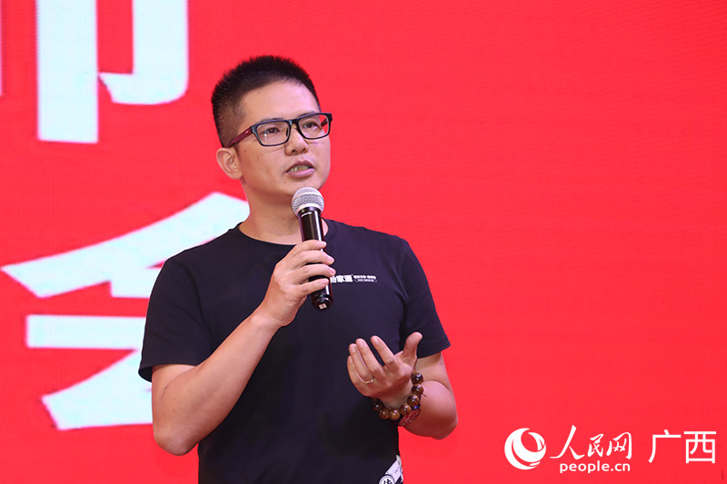 柳州螺螄粉實(shí)體餐飲企業(yè)經(jīng)營(yíng)者現(xiàn)場(chǎng)分享交流。人民網(wǎng) 付華周攝