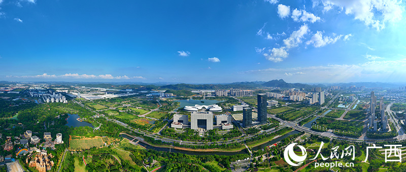 奮進(jìn)中的柳州市柳東新區(qū)。人民網(wǎng) 付華周攝