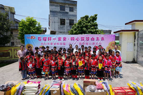 圖1 開(kāi)展六一圓夢(mèng)微心愿暨關(guān)心關(guān)愛(ài)進(jìn)校園活動(dòng)(龍圩區(qū)融媒體中心攝)