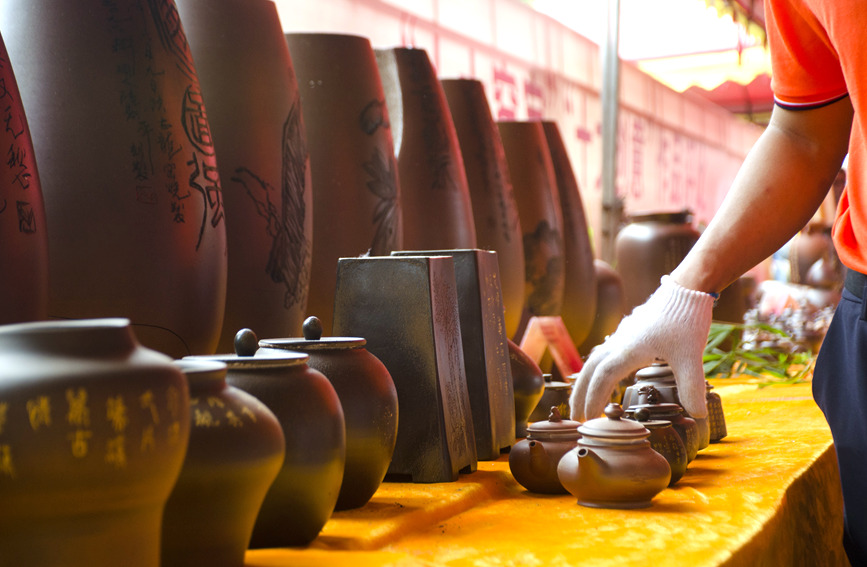 坭興陶精品出窯展示。翟李強(qiáng)攝