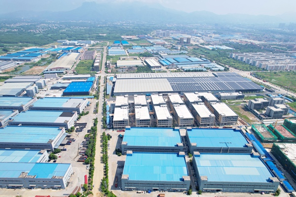 中國—東盟新能源電動車生產(chǎn)基地航拍圖。岑記華攝