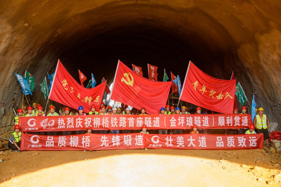 柳梧鐵路金坪瑯?biāo)淼镭炌āｍf建偉攝