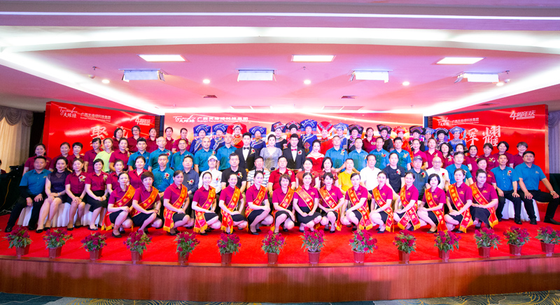 合影。甘秋娟攝