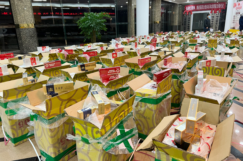 圖為欽州市“1.12”案件卷煙清點現(xiàn)場。余鴻云攝