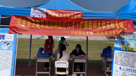 興業(yè)縣：多措并舉讓醫(yī)療人才引得進(jìn)、干得好、留得住