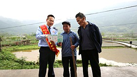 融水縣：柳稅“紅石榴” 鄉(xiāng)村振興稅同行