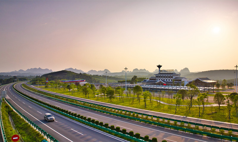 蒙象高速——金秀桐木服務(wù)區(qū)。廣西新發(fā)展交通集團(tuán)供圖