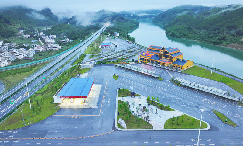 都巴高速——大化服務(wù)區(qū)。