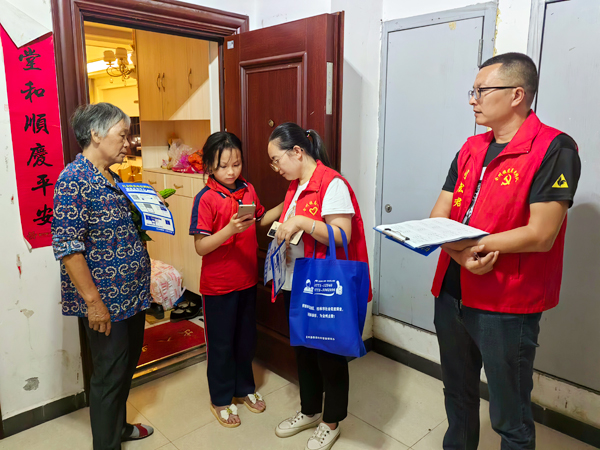 黨員下沉網(wǎng)格開展夜訪大走訪活動