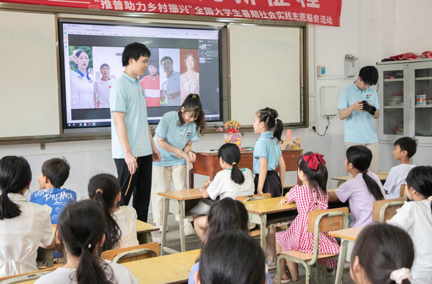 開(kāi)展公益課堂。