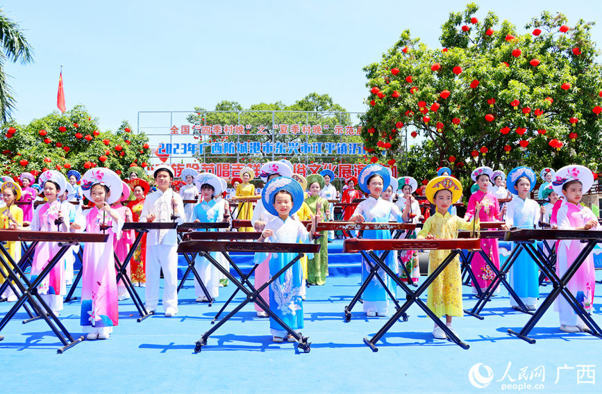 美妙的獨弦琴表演。