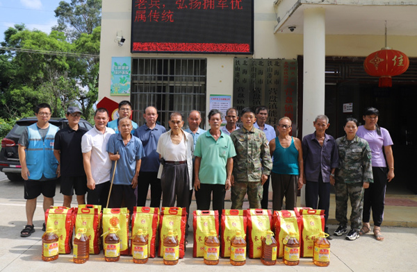 走訪慰問，情暖老兵。