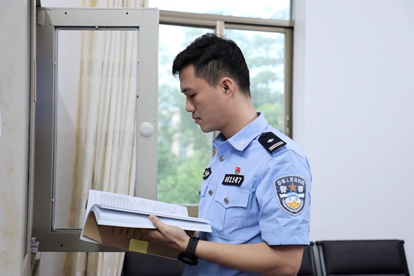 黃路整理案件材料