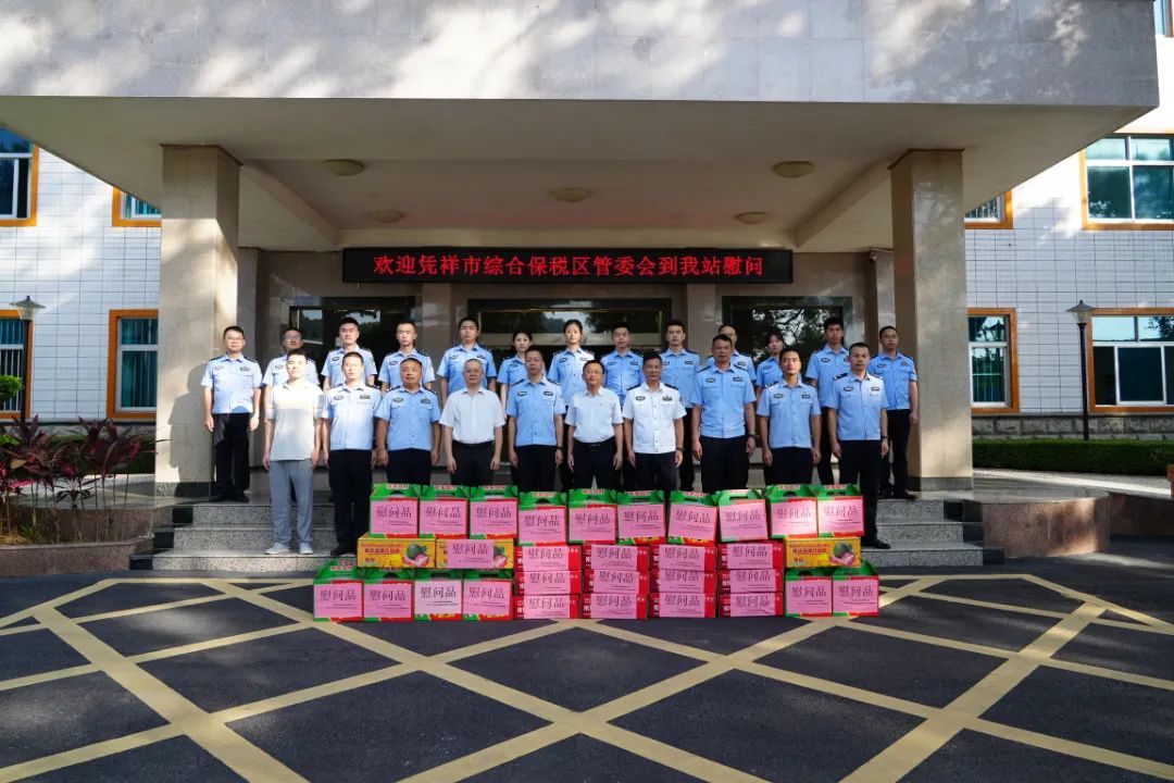 慰問(wèn)組到友誼關(guān)出入境邊防檢查站站部機(jī)關(guān)開展慰問(wèn)