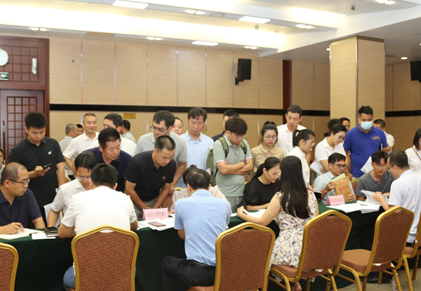 項目審批現(xiàn)場。