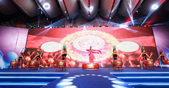 開場(chǎng)舞《盛世龍騰》。廣西啟航教育集團(tuán)供圖