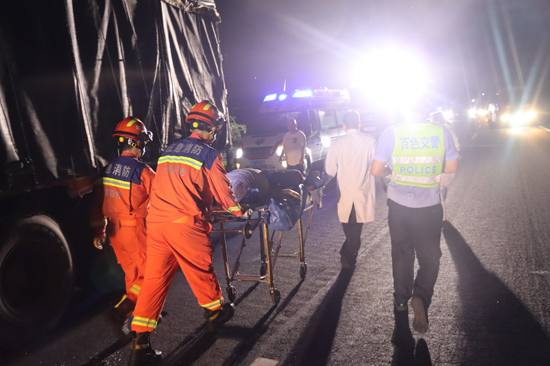 成功救出被困人員。百色市田陽區(qū)金獅消防救援站供圖