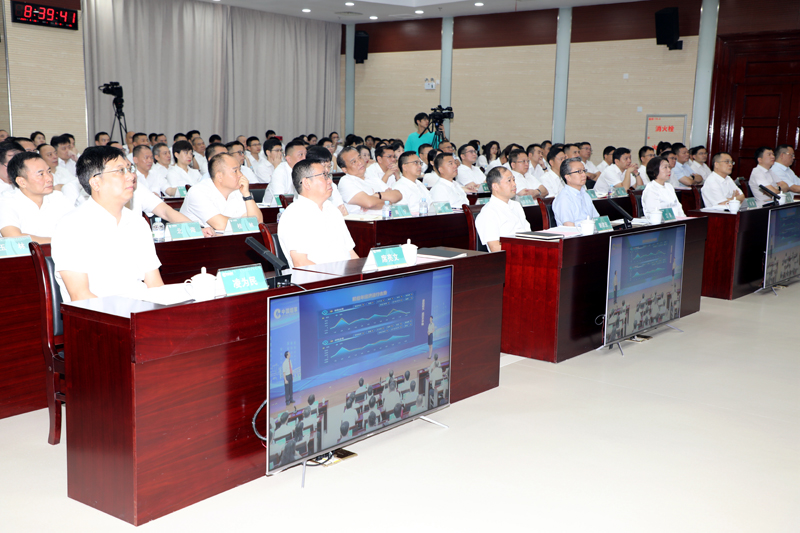 參會人員在認(rèn)真聽會。黃祥進(jìn)攝